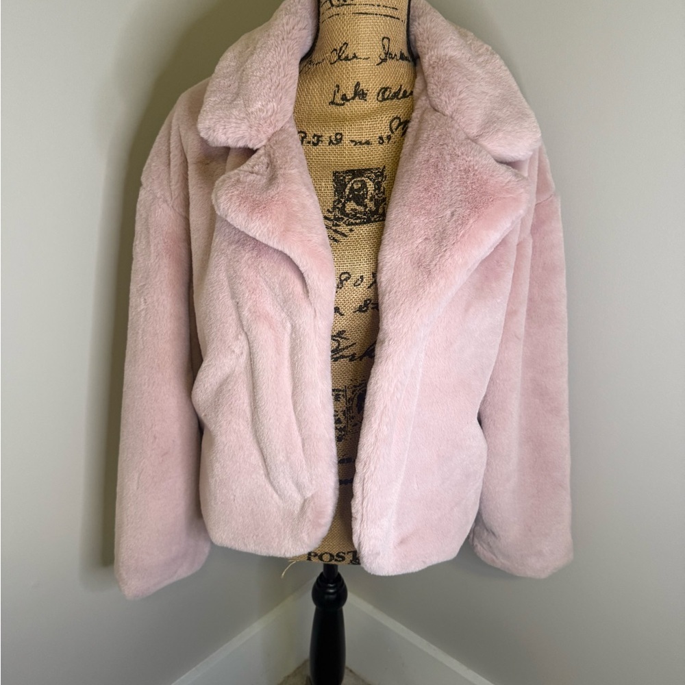 26 International Soft Pink Teddy Jacket - Picture 2 of 7